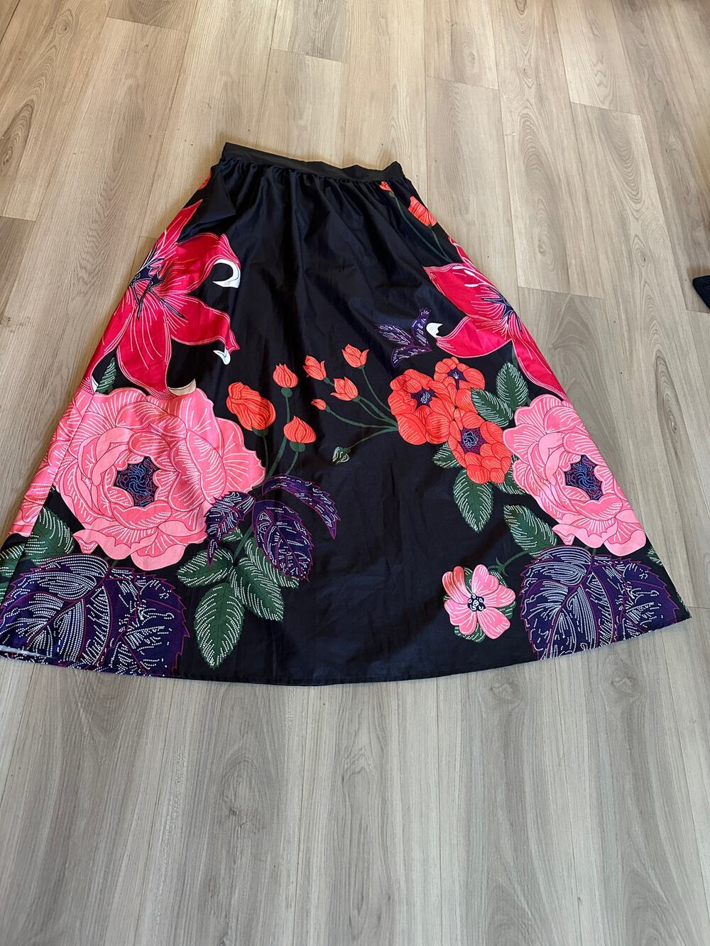 Bold floral maxi skirt black pink orange highways pleated a line medium